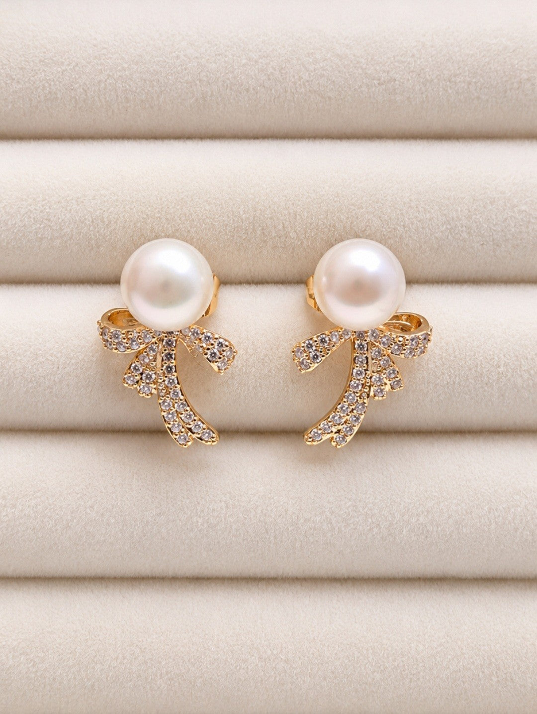 The Seraphina Bow Pearls