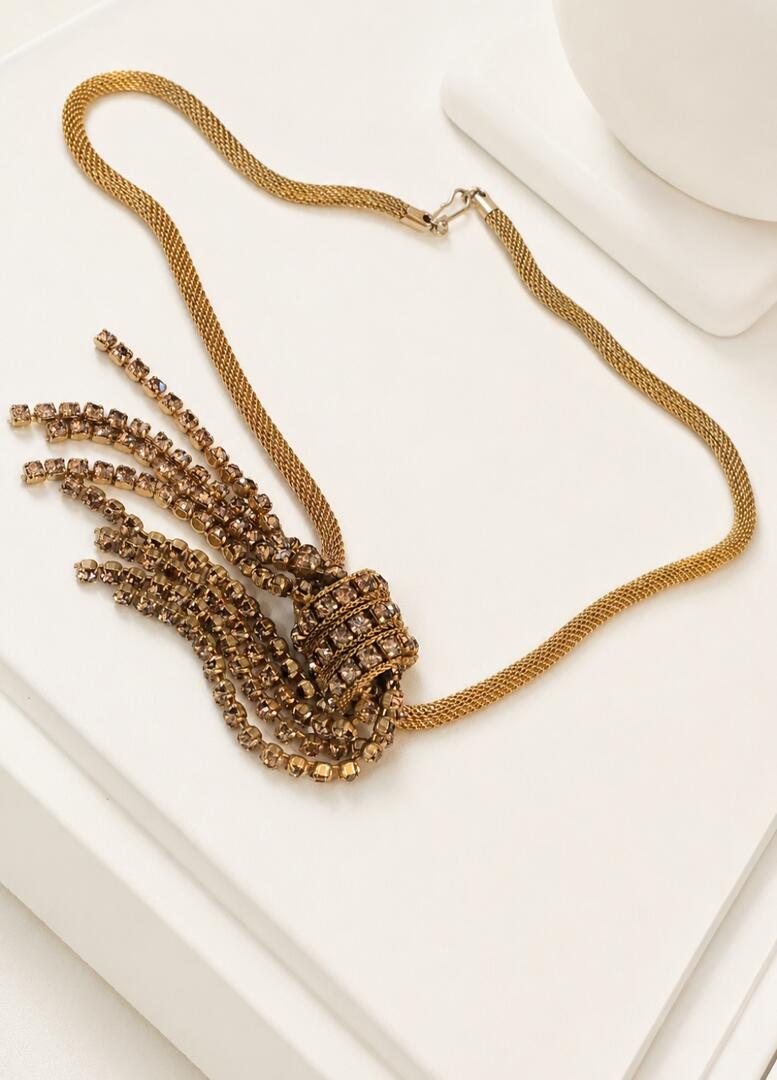 The Golden Cascade Knot