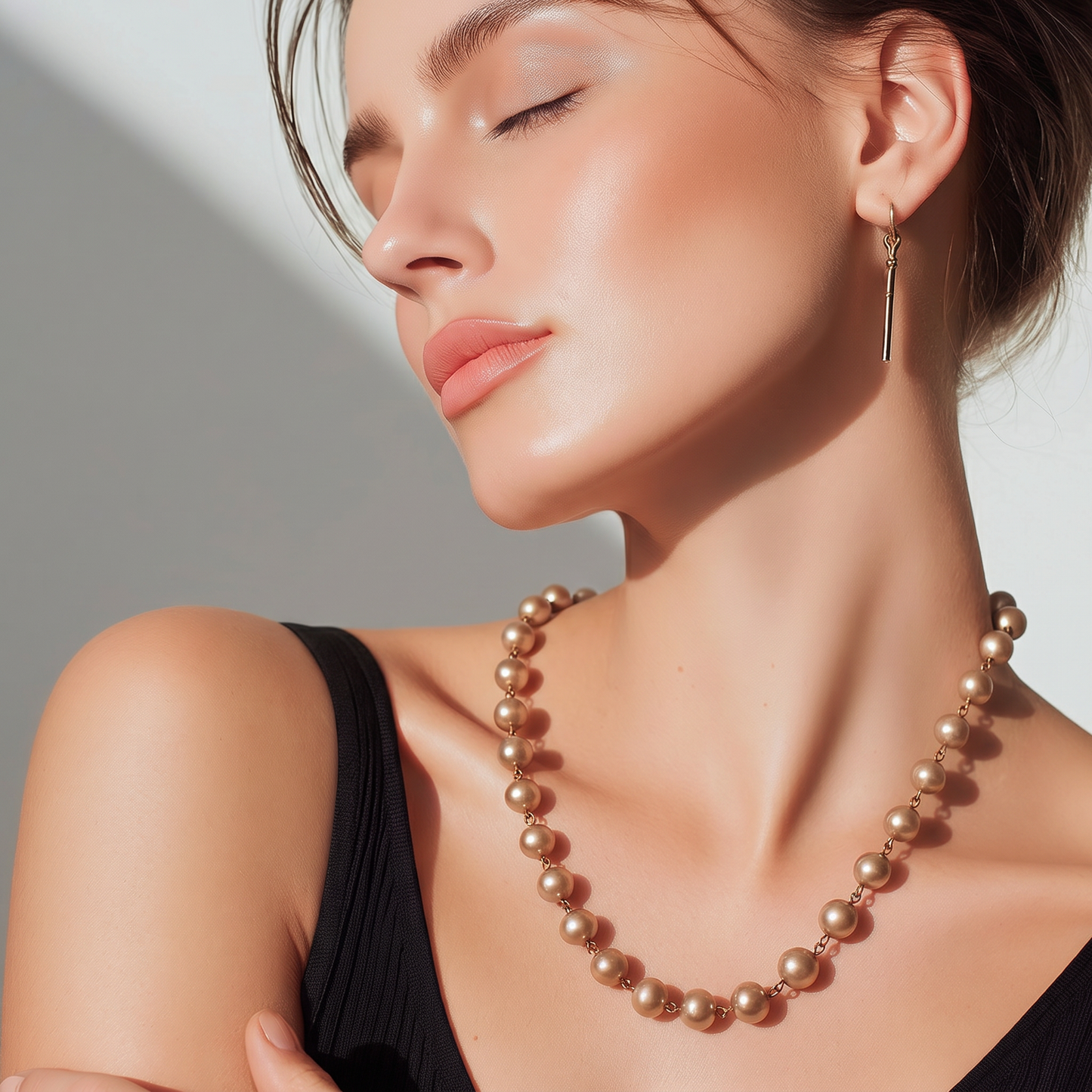 The Champagne Pearl Choker.