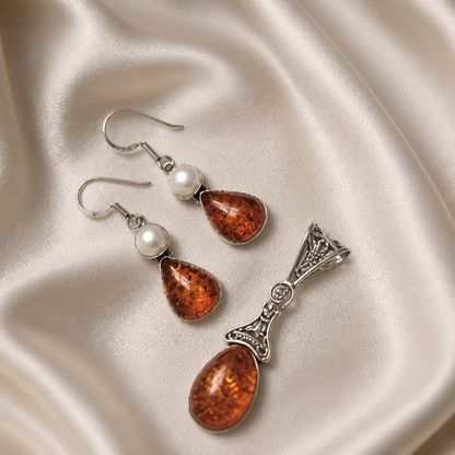 The Cognac Amber & Pearl Jewellery Set
