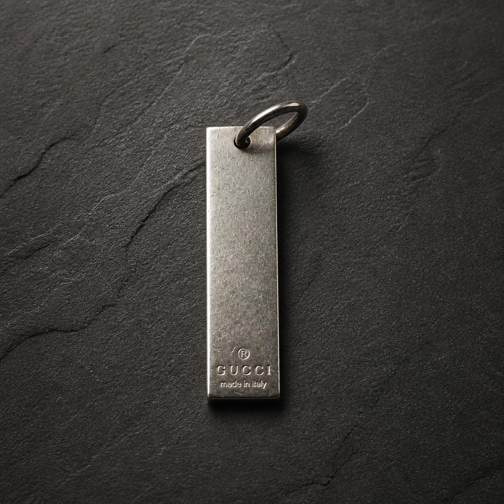 Gucci Sleek pendant